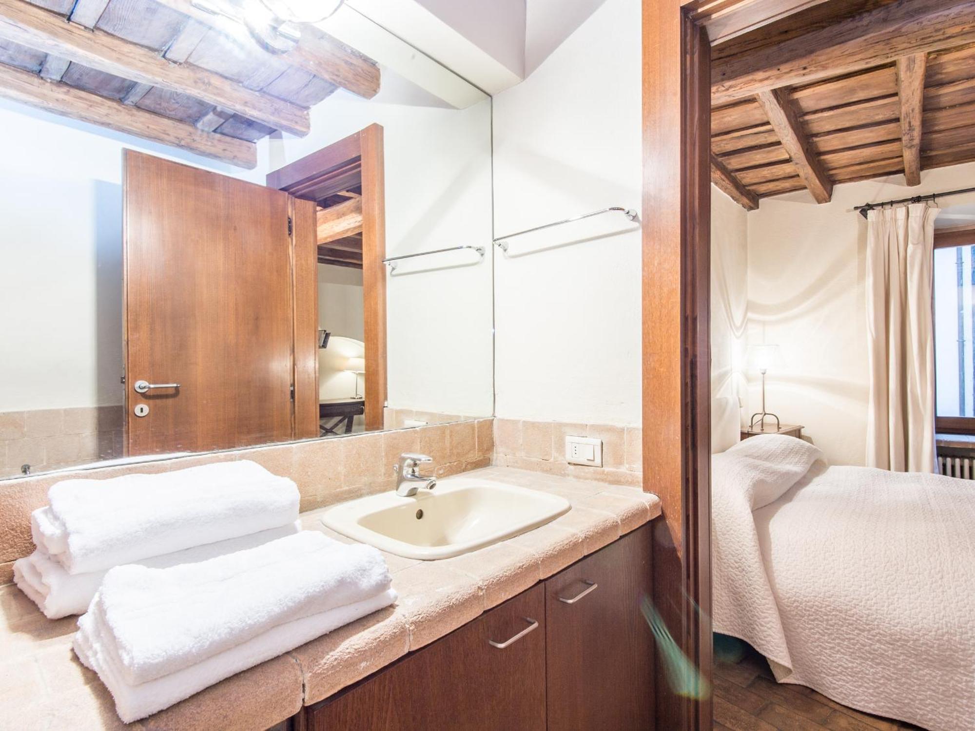 Enchanting Two Bedroom Navona Рим Екстериор снимка